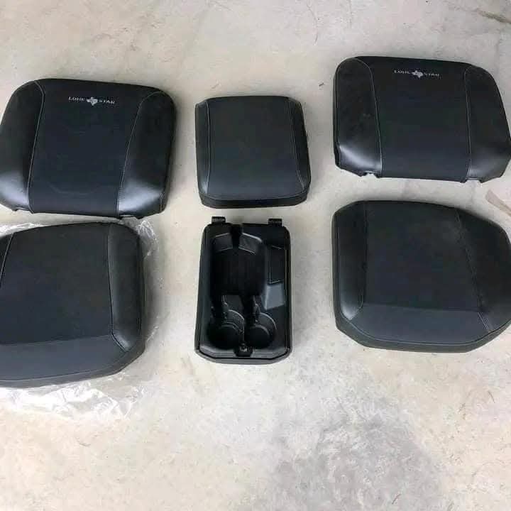 2015-2017 chrysler 200s second-row seat center armrest