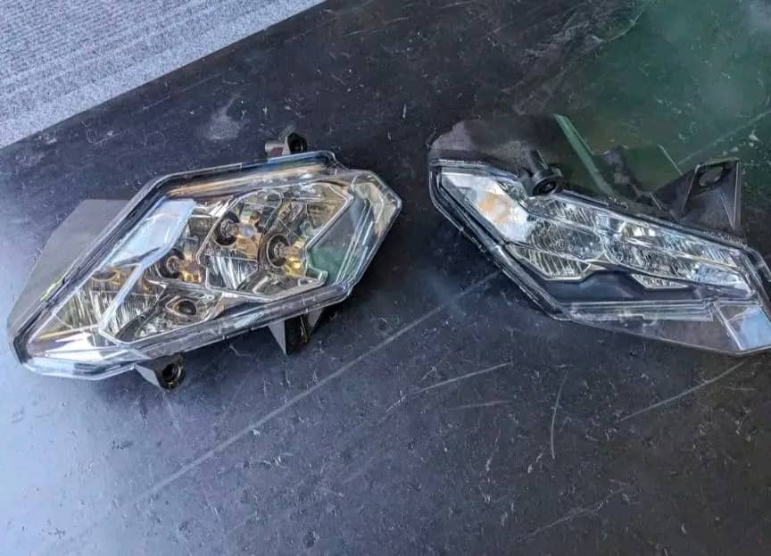 Headlight assembly for a Nissan Rogue